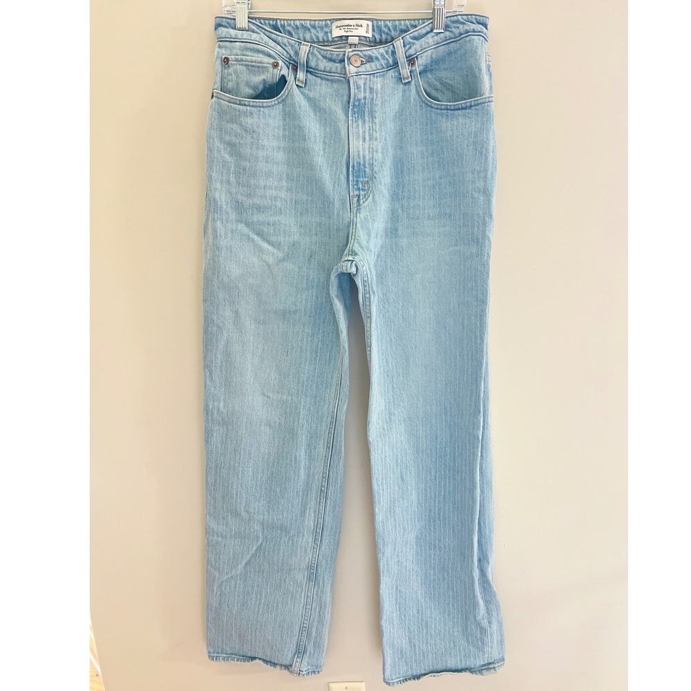 Abercrombie & Fitch Curve Love The 90s Relaxed Jean High Rise Light Wash 31/12